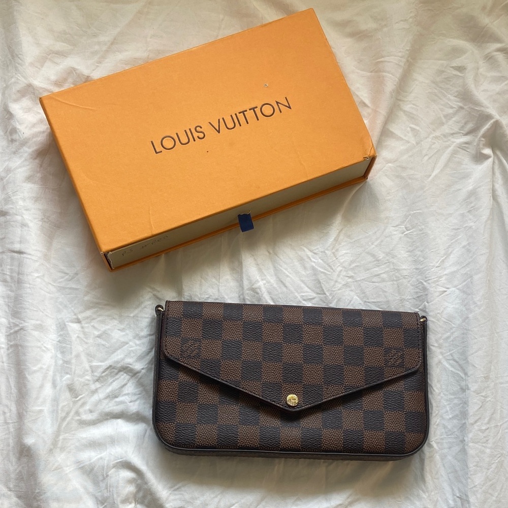 Louis Vuitton Damier Ebene Clutch